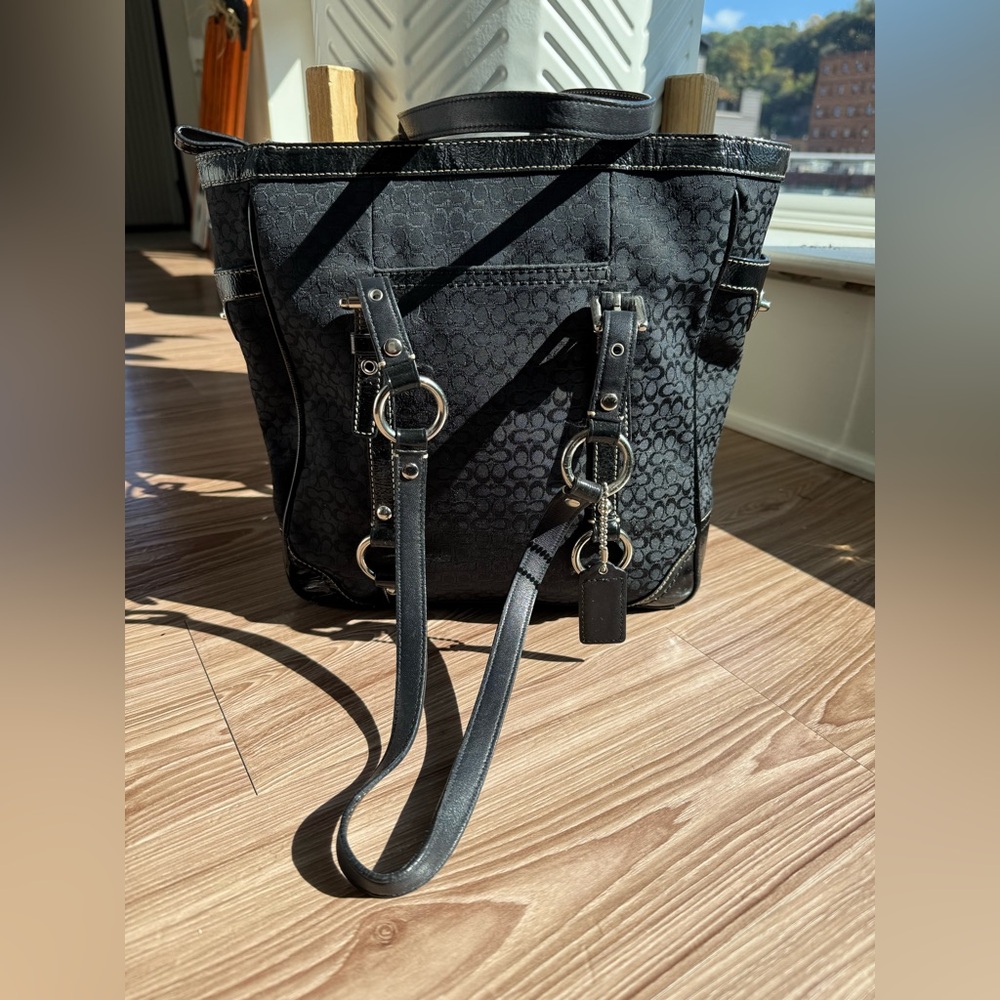 Vintage Y2K COACH Gallery Signature “C” Tote – Black Patent Trim (Style F12344) - Picture 2 of 15